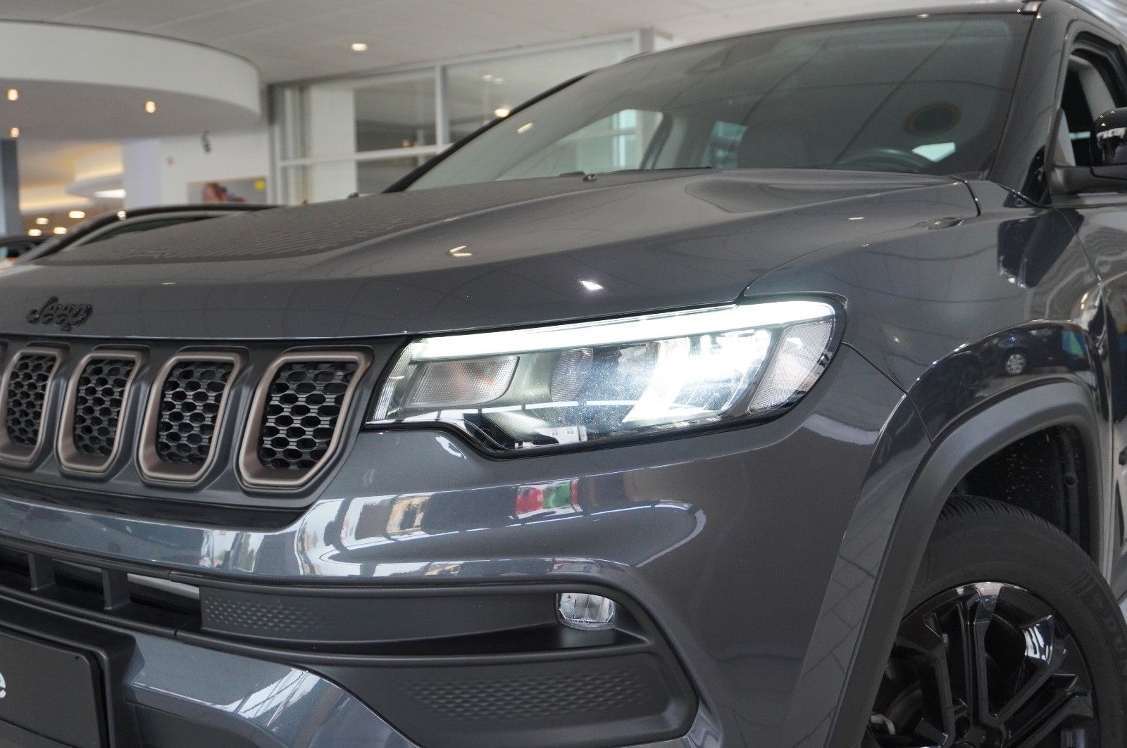 Fahrzeugabbildung Jeep Compass 1.3 4X4 HYBRID NAVI/LED/KAMERA/VIRTU/DAB