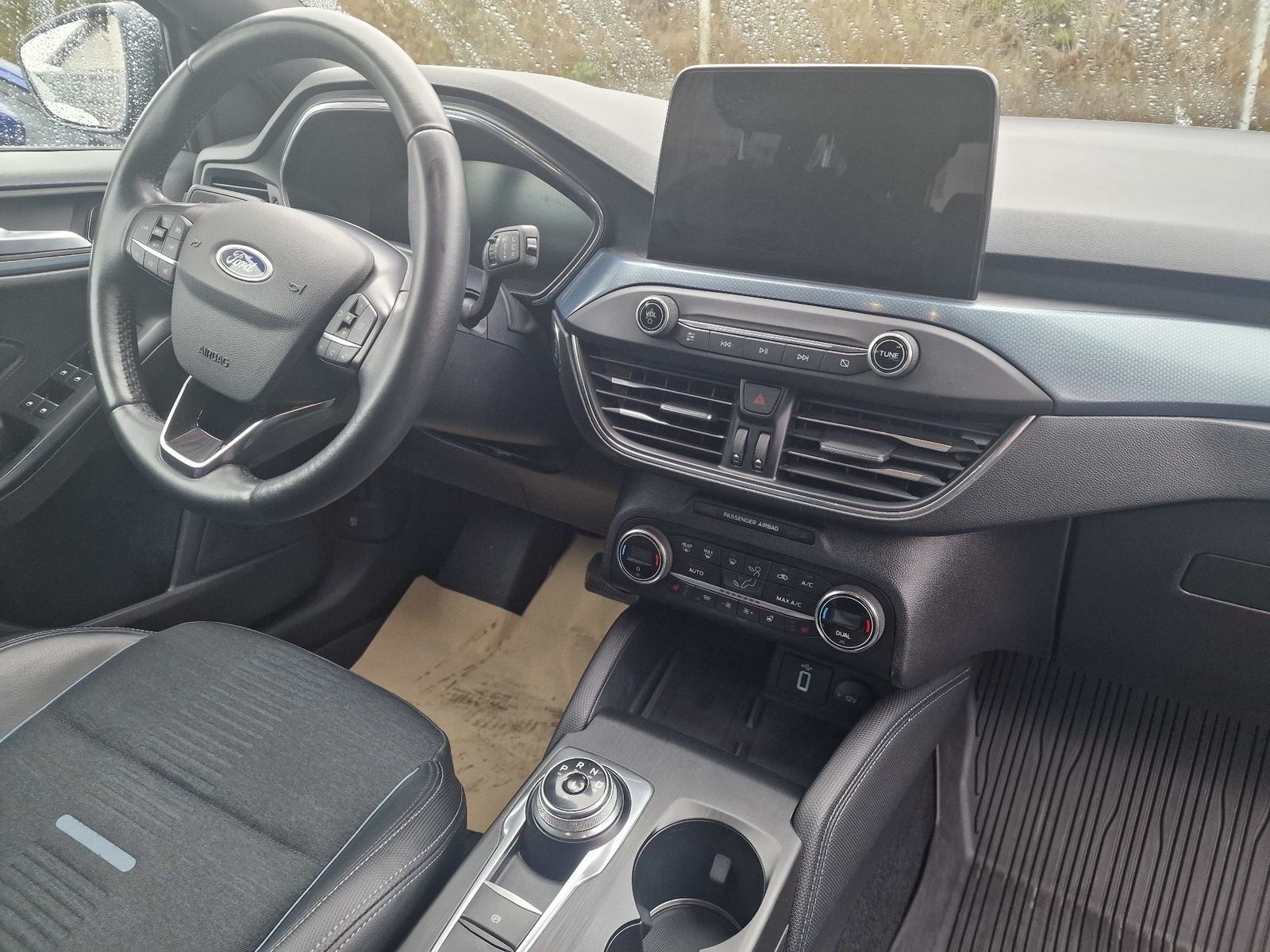 Fahrzeugabbildung Ford Focus Turnier Active X, AHK,Kamera,Navi, LED