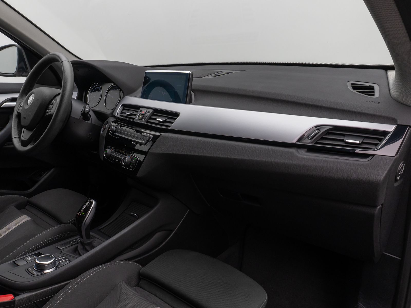 Fahrzeugabbildung BMW X1 sD18i Parkassistent DAB HiFi Navi LED Sport