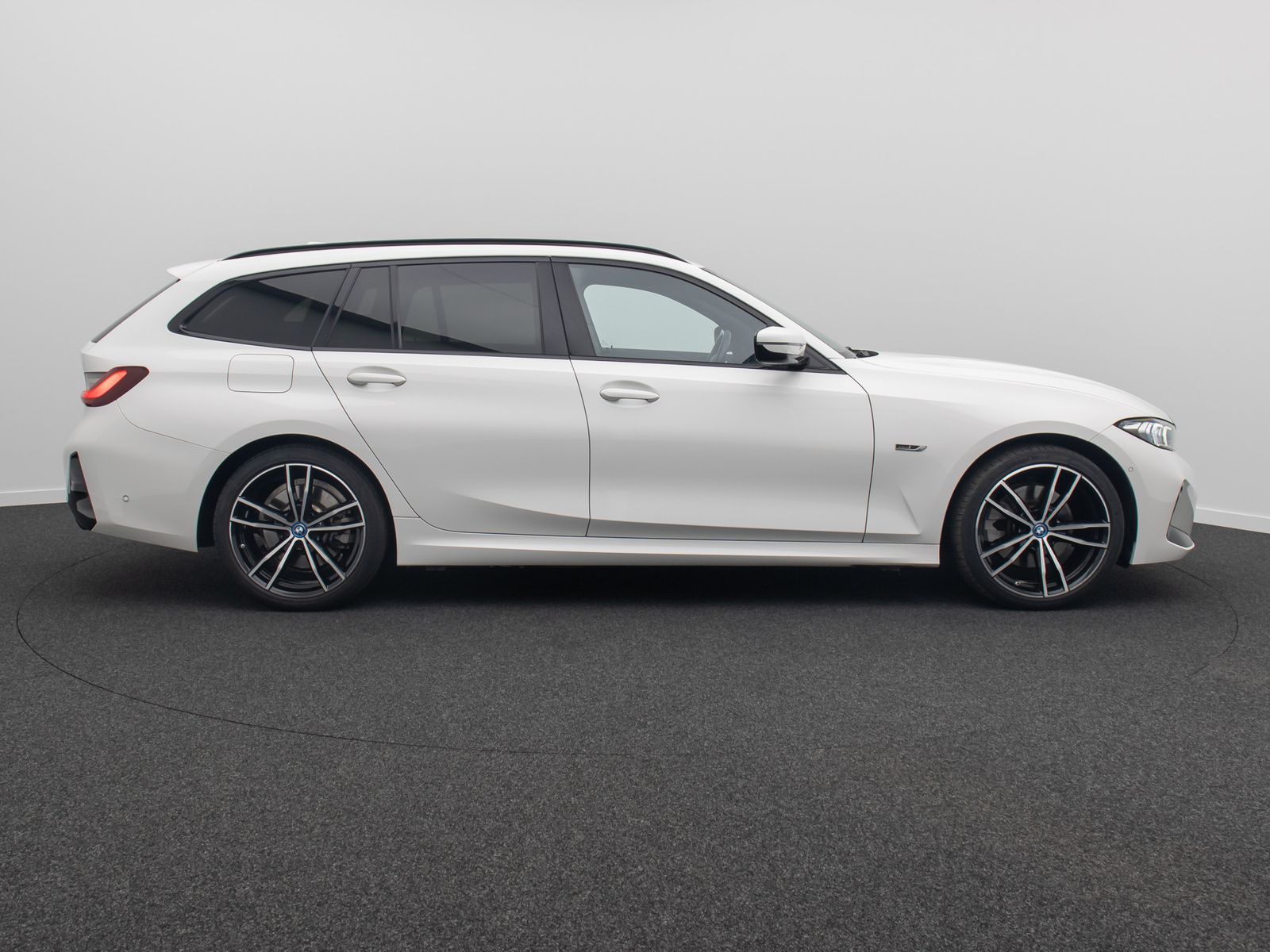 Fahrzeugabbildung BMW 330e M Sport HUD H/K DAB Kamera Alarm AHK 19Zoll