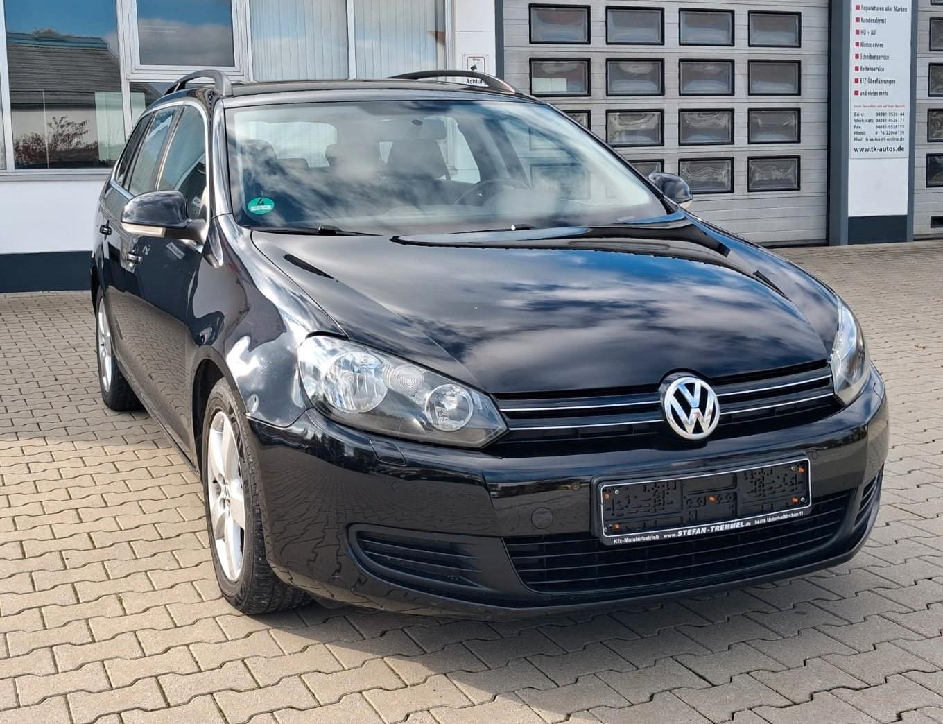 Volkswagen Golf 2011 — interior
