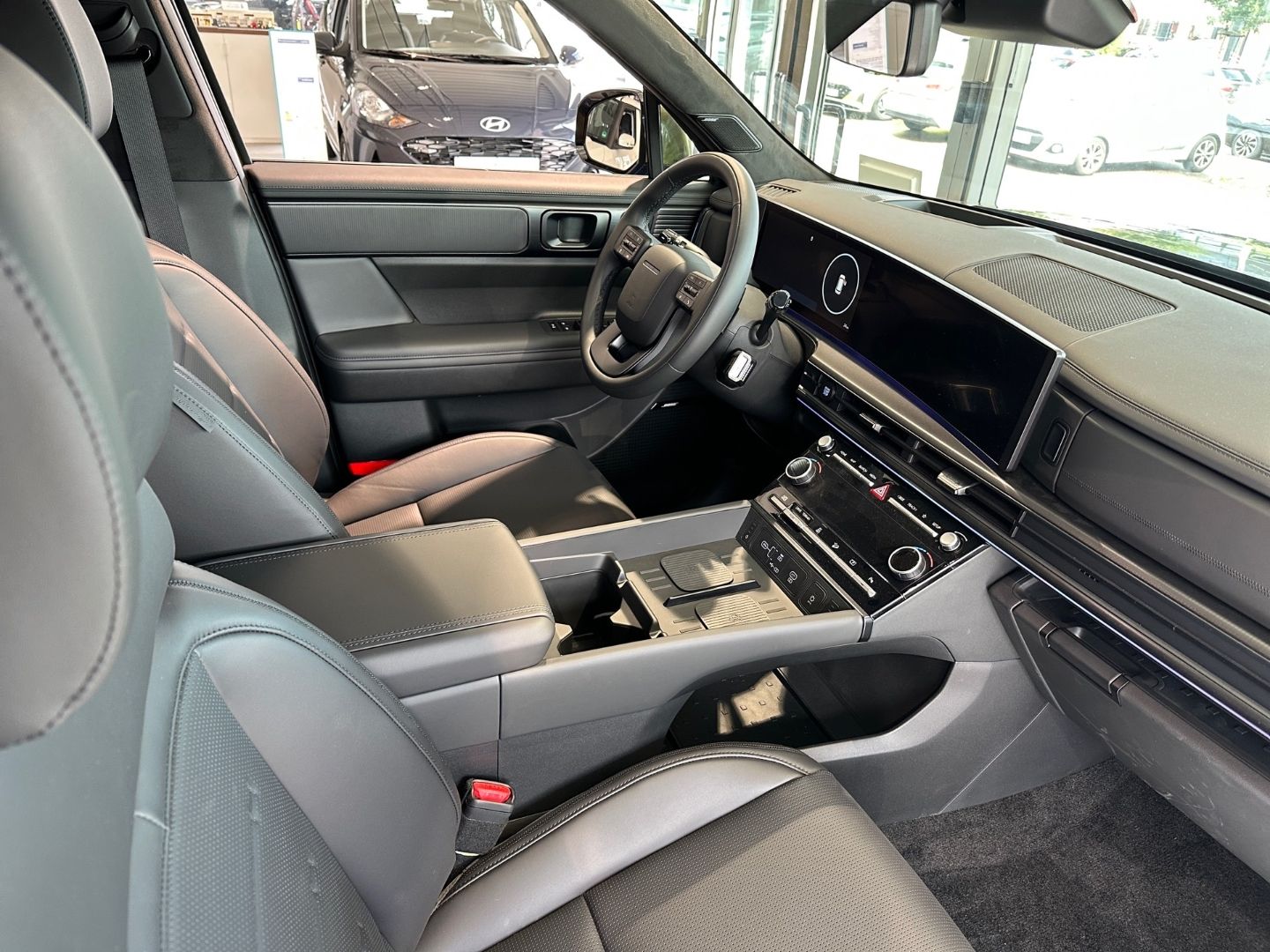 Fahrzeugabbildung Hyundai SANTA FE PHEV (MY25) 1.6 T-GDI 4WD BLACKLINE 7-S