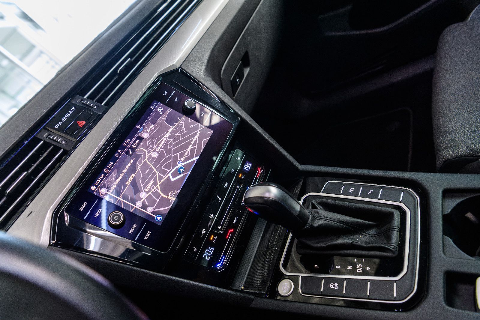 Fahrzeugabbildung Volkswagen Passat Business 2.0 TDI +Massage +Pano *Kamera