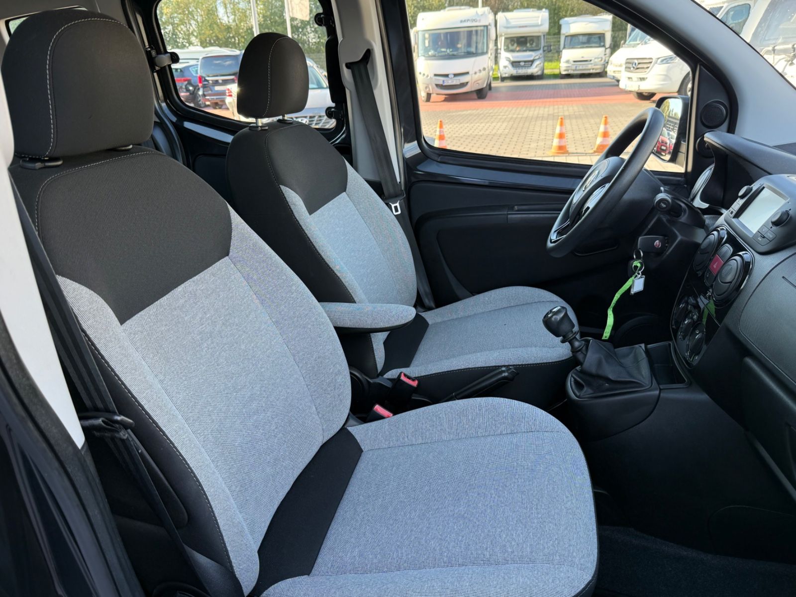Fahrzeugabbildung Fiat Qubo Lounge KLIMAANLAGE SITZHEIZUNG PDC