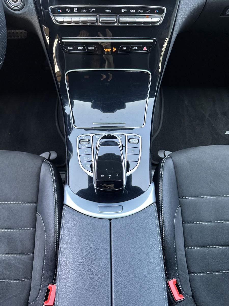 Fahrzeugabbildung Mercedes-Benz C 300 4M AMG-Line NAV+LED+KAMERA+CARPLAY+19ZO+1H