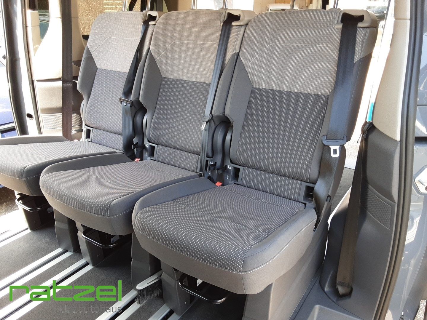 Fahrzeugabbildung Volkswagen T7 Multivan Life 2.0 TDI DSG 7-SITZER Navi Digit