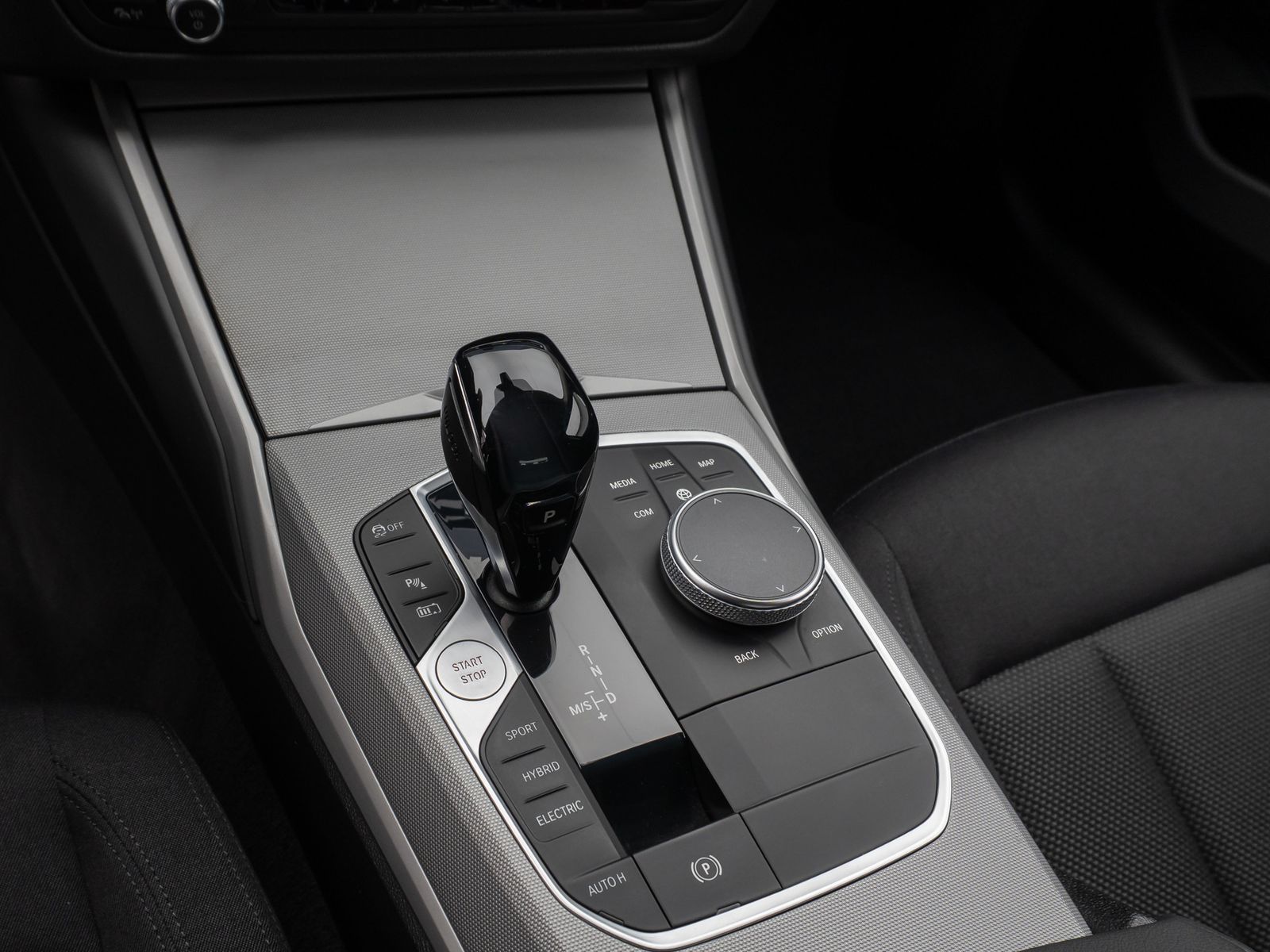 Fahrzeugabbildung BMW 330e CockPitPr Navi PDC Alarm Geschwindigkeitsre