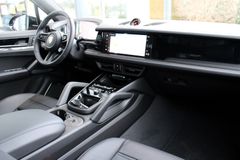 PORSCHE Cayenne Coupe GTS /PDCC/ STANDHZG./ BURMESTER HE PORSCHE Cayenne Coupe GTS /PDCC/ STANDHZG./ BURMESTER HE