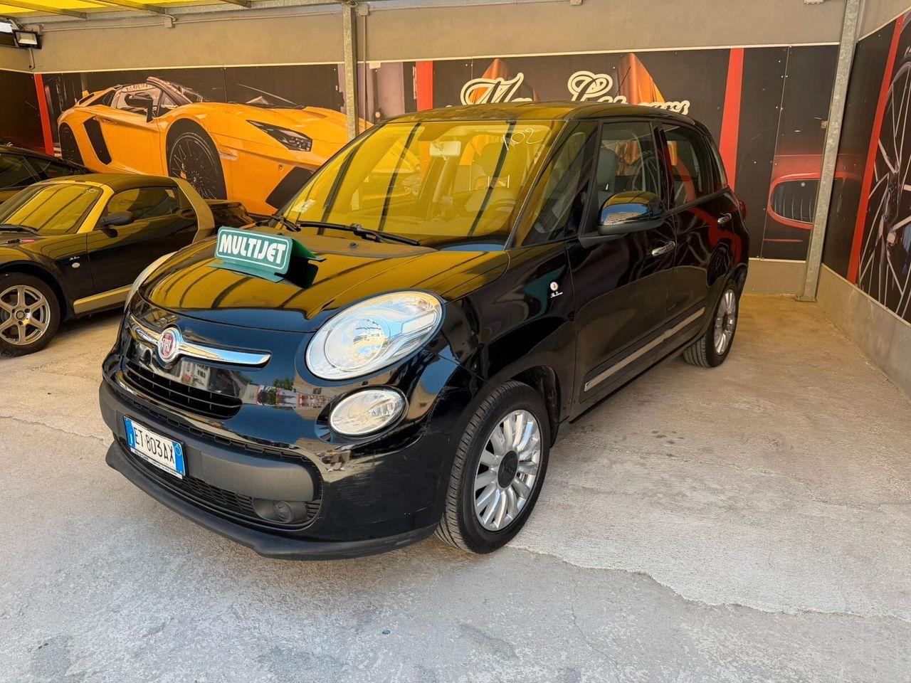 Fiat 500L 2013 — rear view