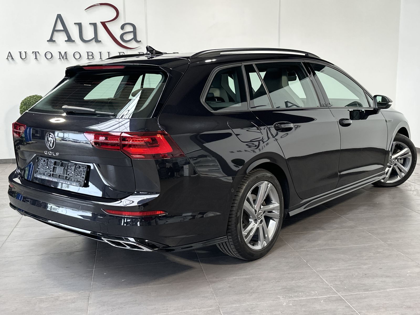Fahrzeugabbildung Volkswagen Golf Variant R-Line NAV+IQ.LIGHT+PANO+ACC+17ZOLL