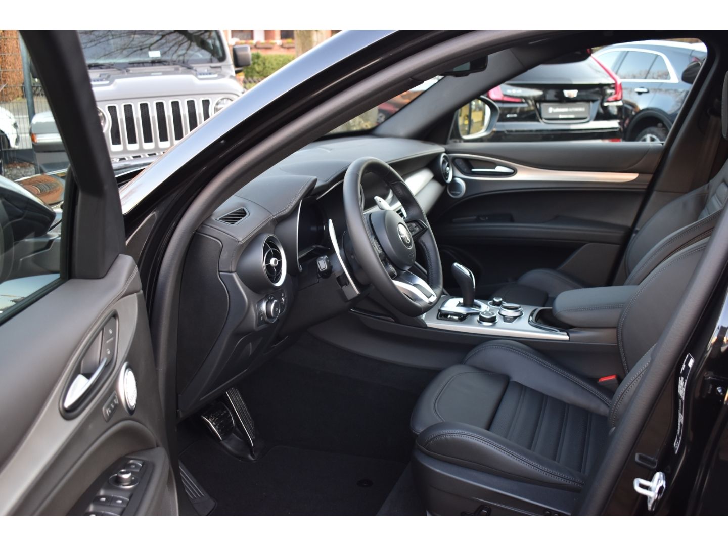 Fahrzeugabbildung Alfa Romeo Stelvio Veloce Q4 2.2 JTD - AHK - Panoaramadach