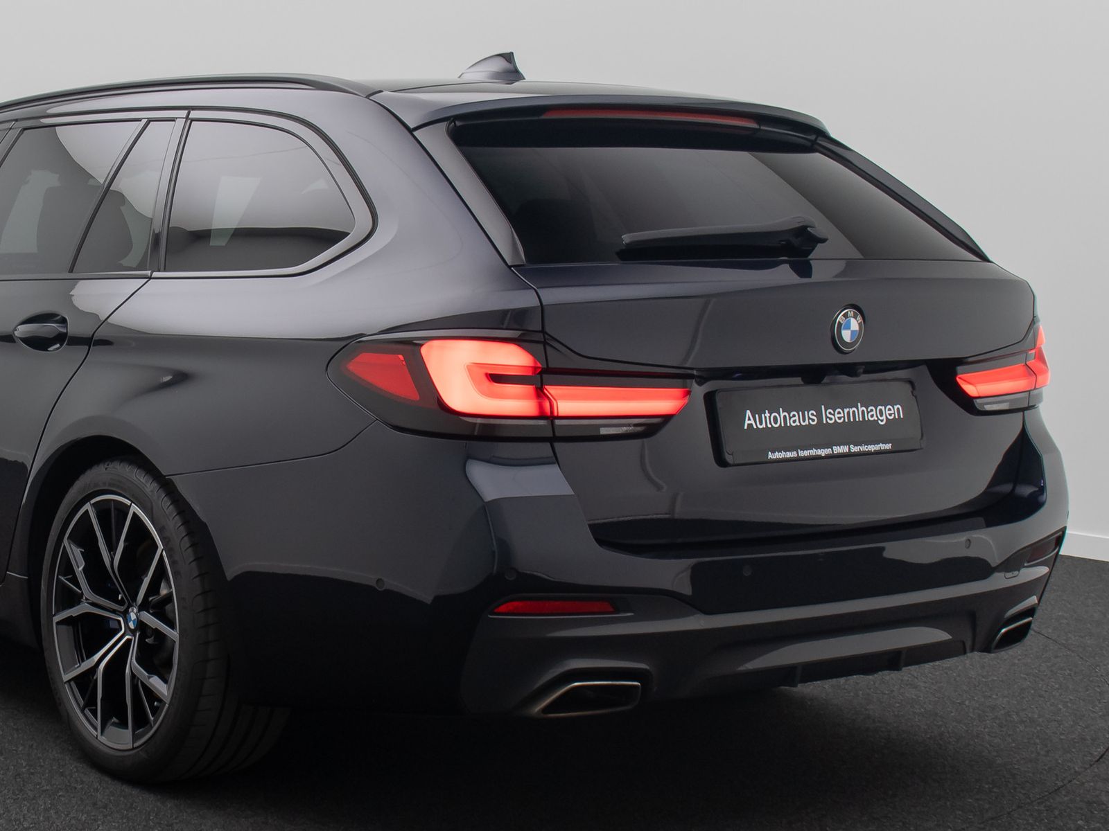 Fahrzeugabbildung BMW 530d  M Sport HUD DAB 4*Klima Laser Kamera Pano