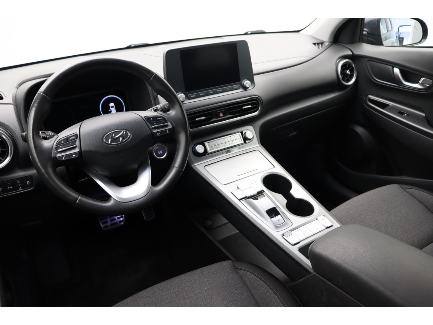 Fahrzeugabbildung Hyundai KONA Elektro Trend 2WD Totwinkelass ACC