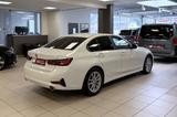 BMW 318i Lim Advantage *AHK*Laser*HiFi*Kamera*Leder - BMW 318 in Hamburg