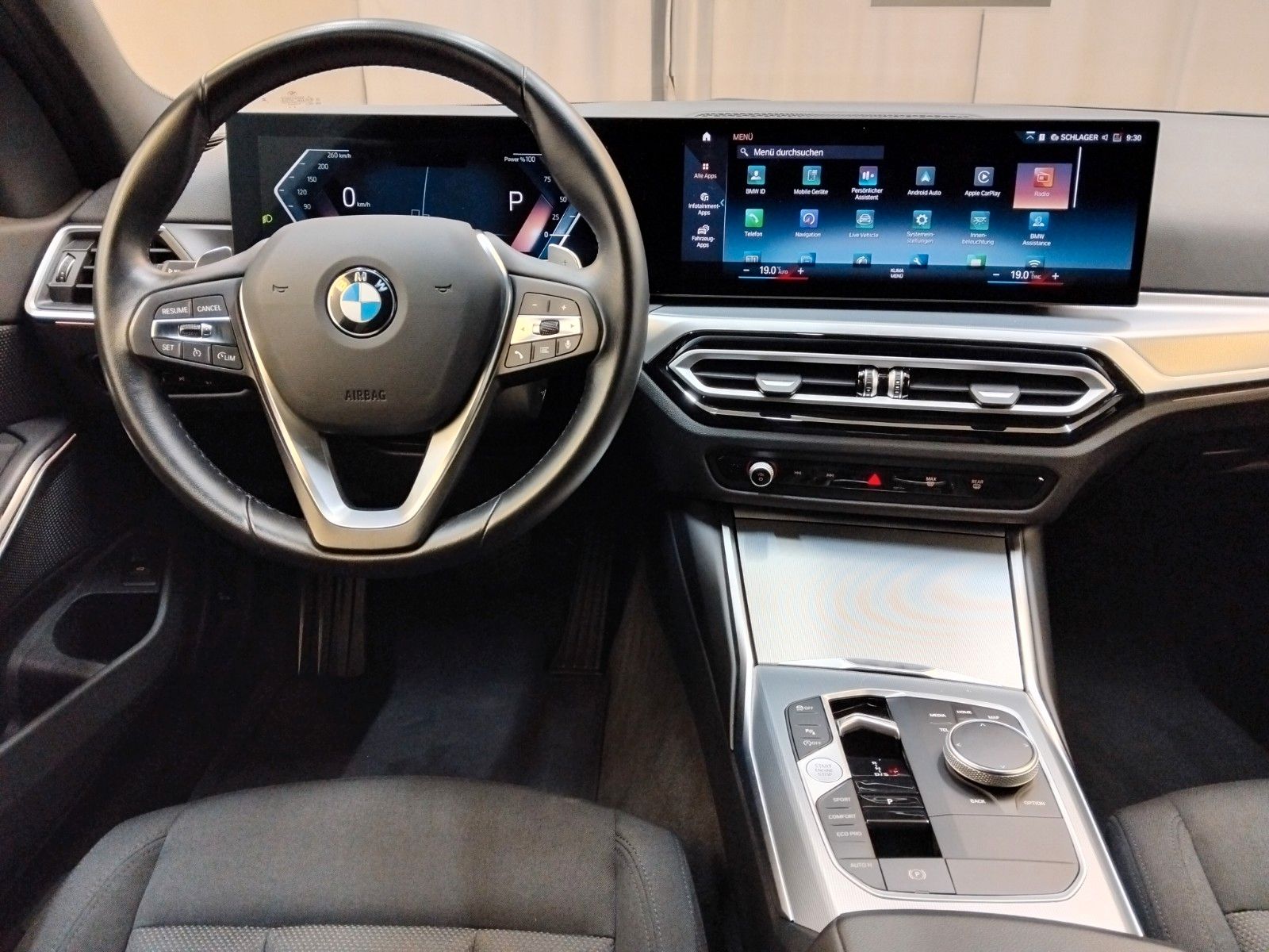BMW 318 (02/2023, Benzin)