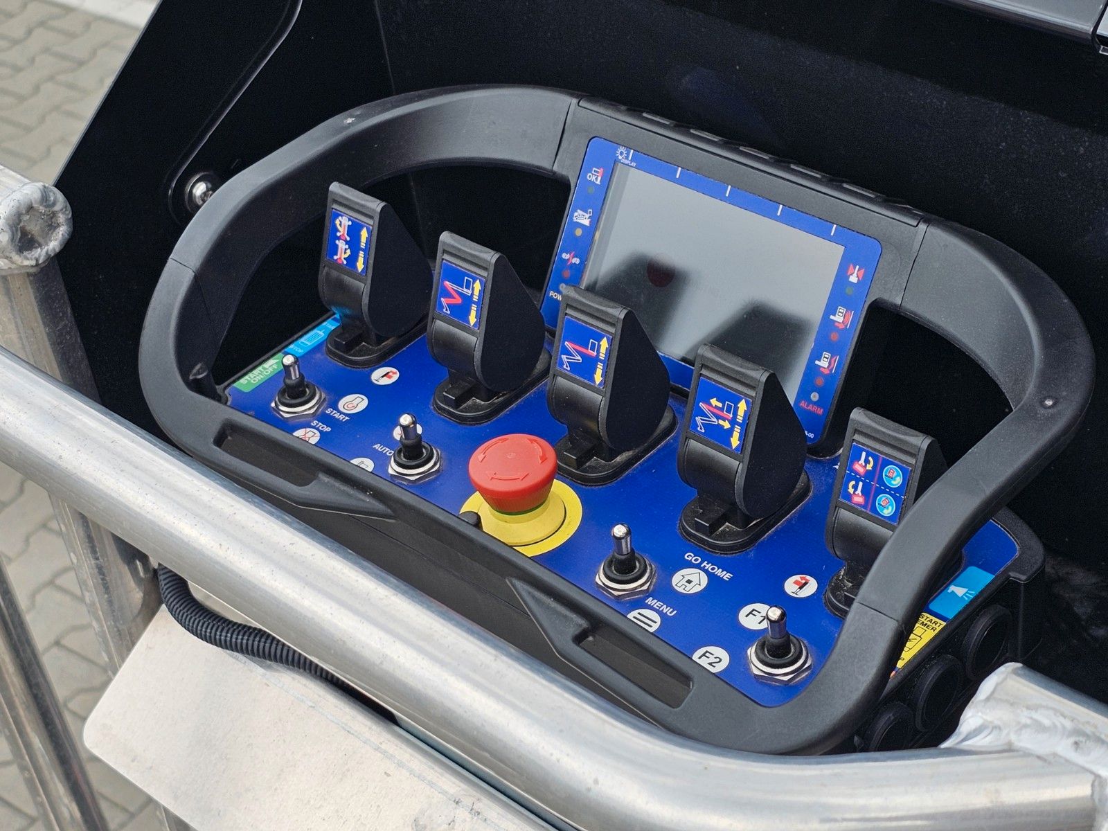 Fahrzeugabbildung Isuzu Teleskop-Bühne *24m* Strom,- Wasseranschluss