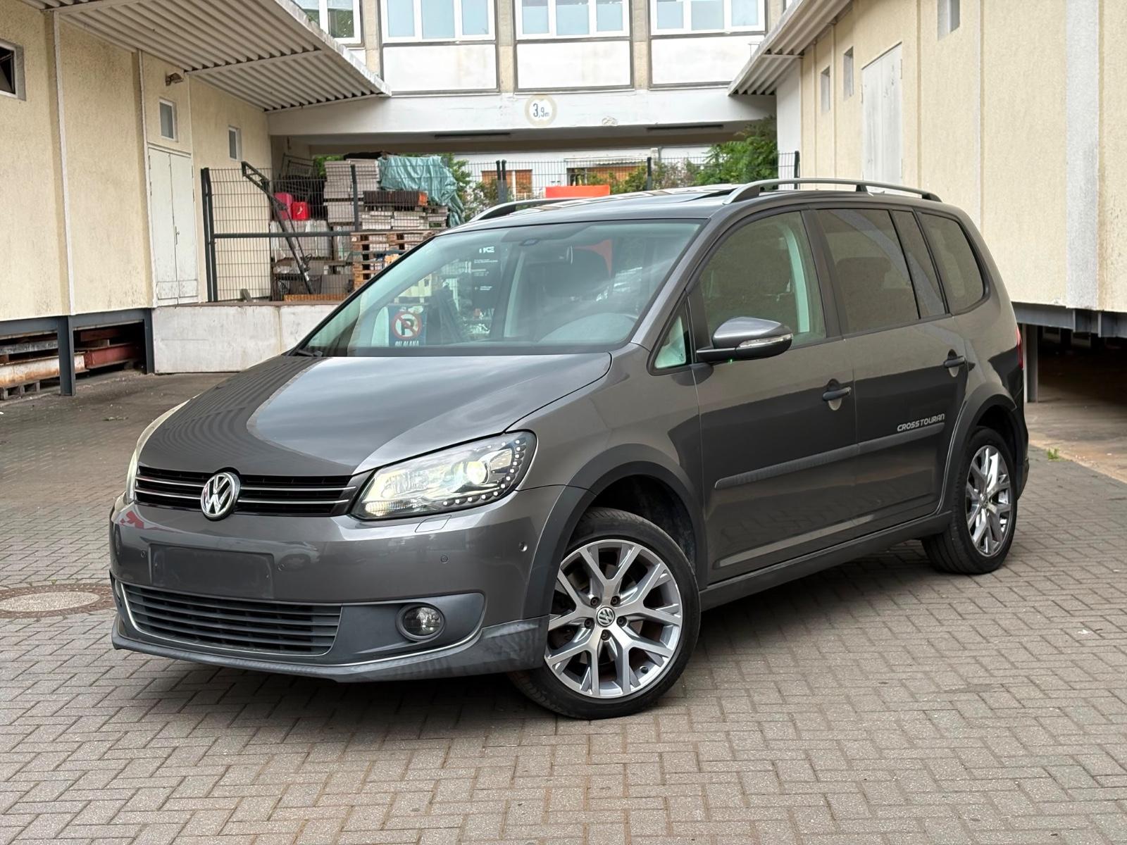 Volkswagen Touran CrossTouran 1.4 TSI DSG 7 LEDER PANO LED