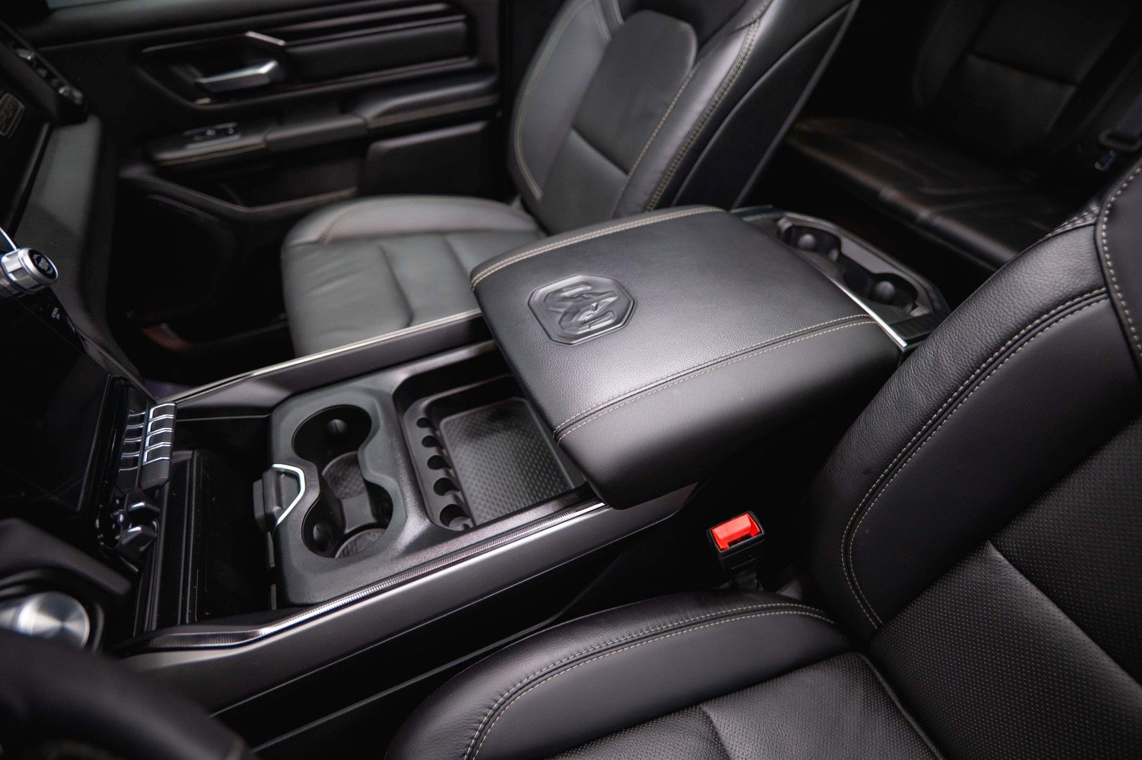 Fahrzeugabbildung Dodge RAM 5.7 V8 HEMI 4x4 Sport Night *Pano*22 Zoll*