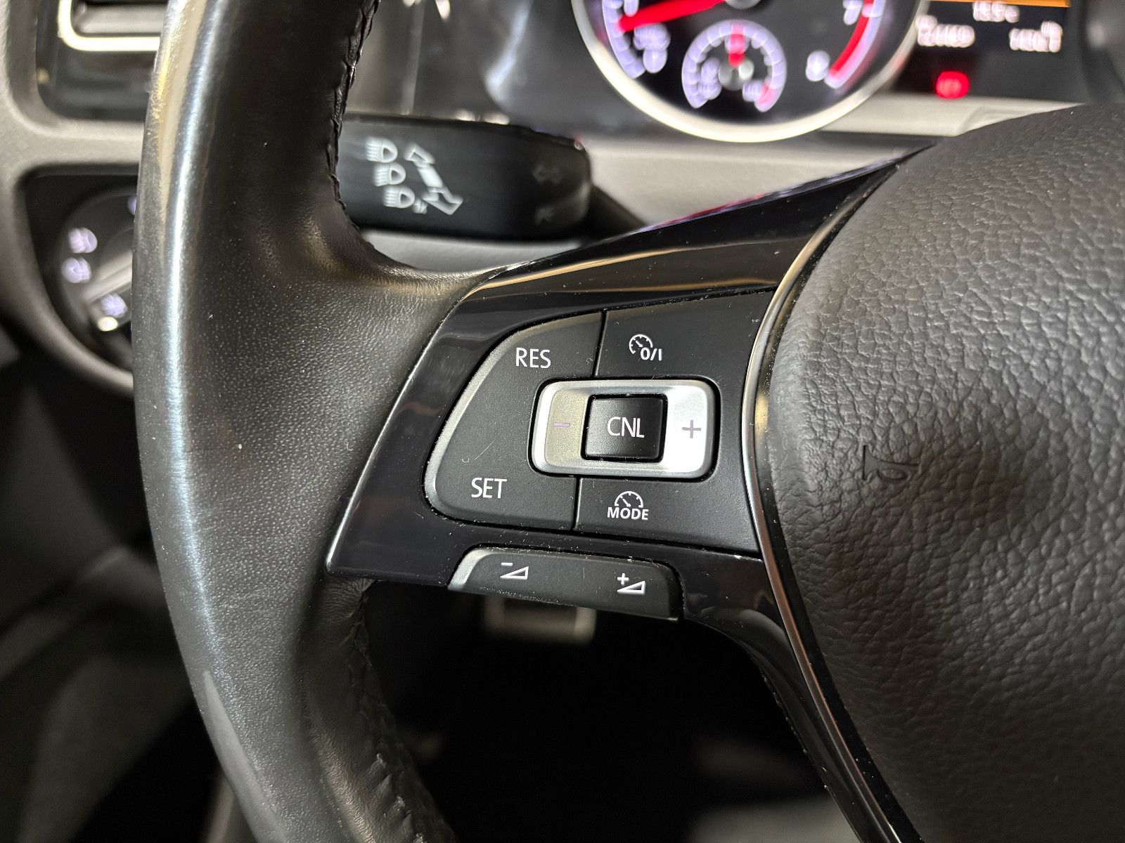Fahrzeugabbildung Volkswagen Golf VII Lim. Allstar BMT/NAVI/PDC/SHZ/KLIMA/