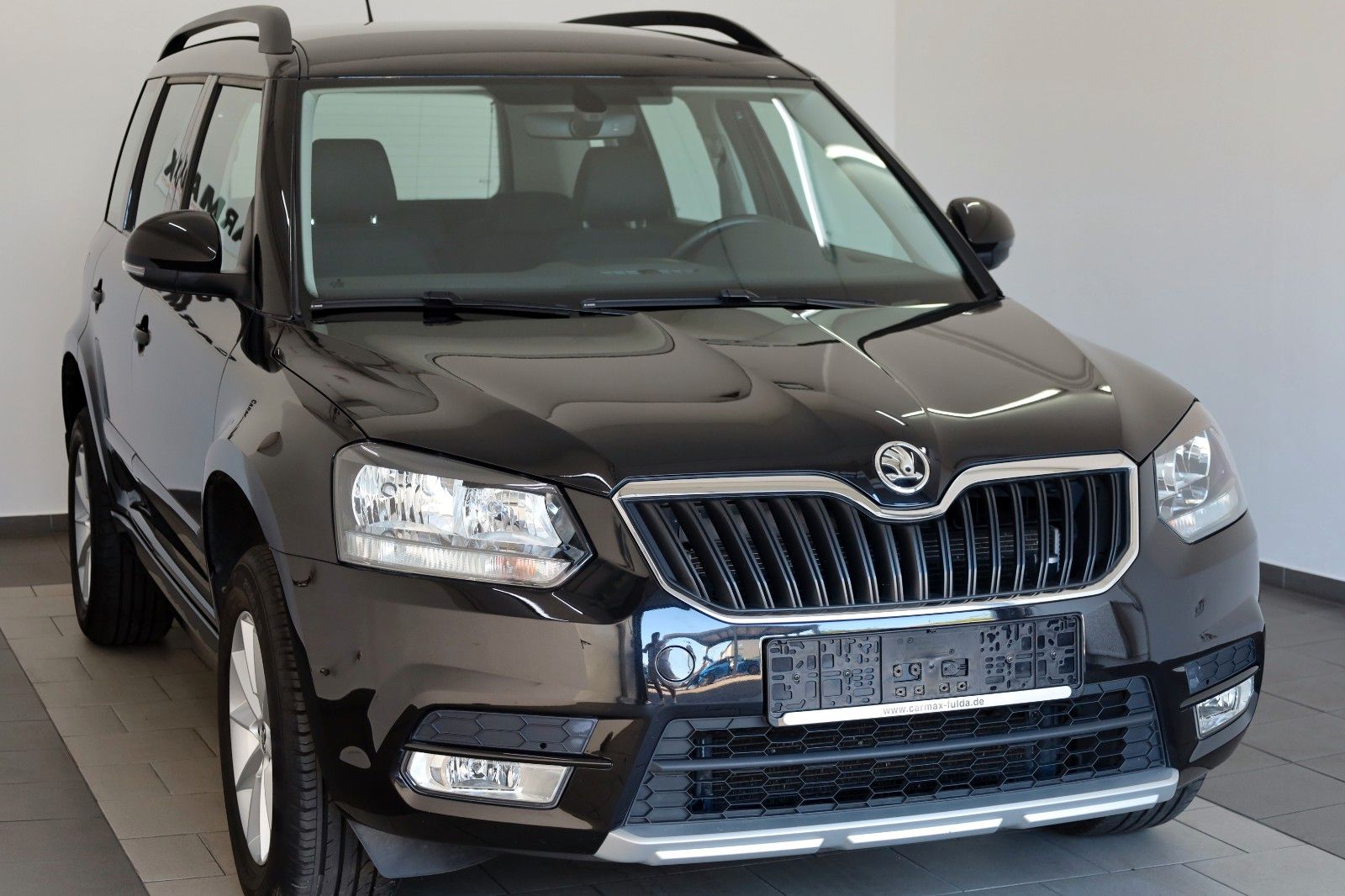 Fahrzeugabbildung SKODA Yeti Ambition SH,PDC,8-fach bereift