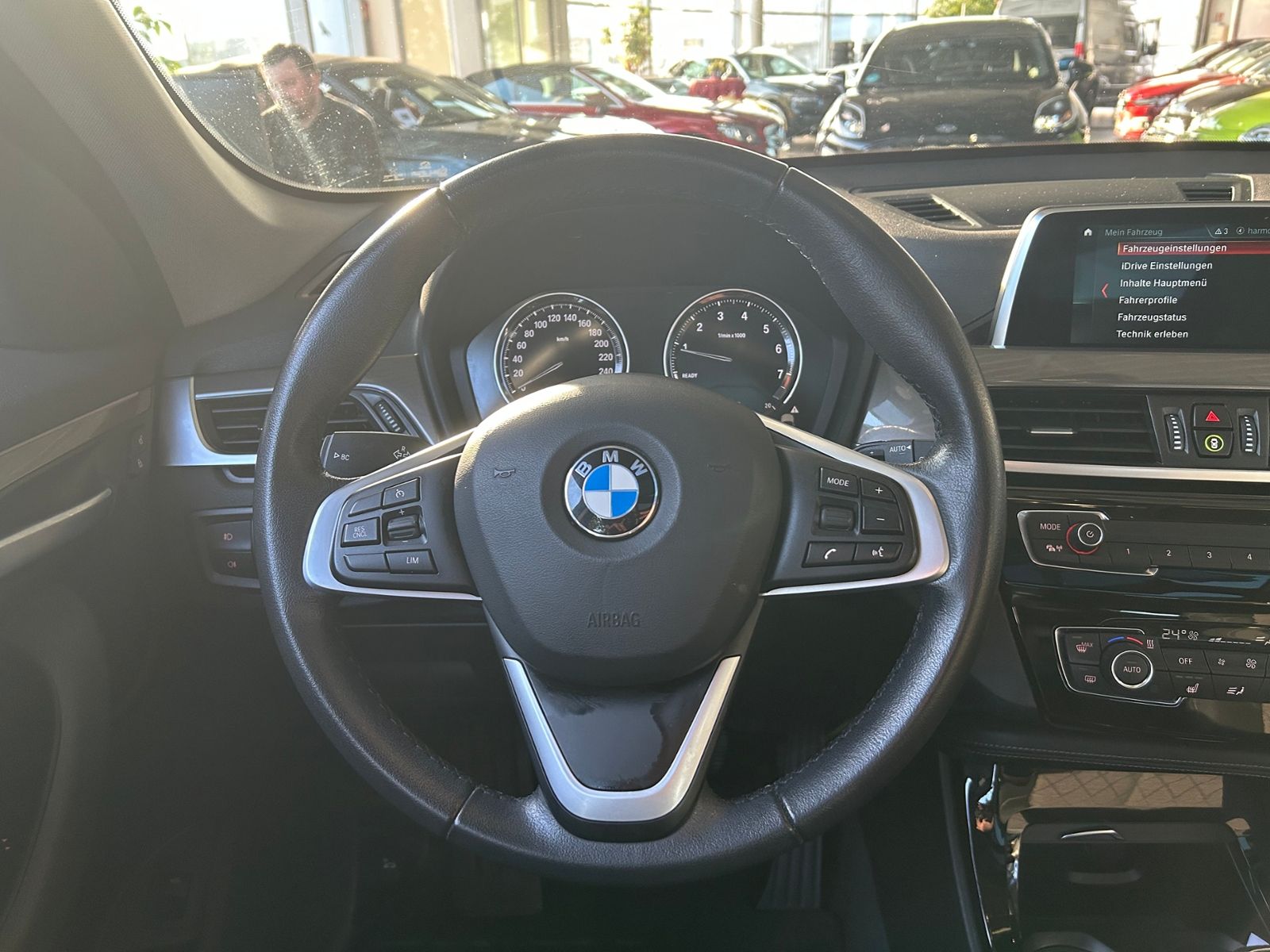 Fahrzeugabbildung BMW X1 sDrive 20 i xLine PANO AHK LED NAVI