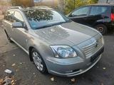 Toyota Avensis - Toyota Avensis aus 2005: Kombi