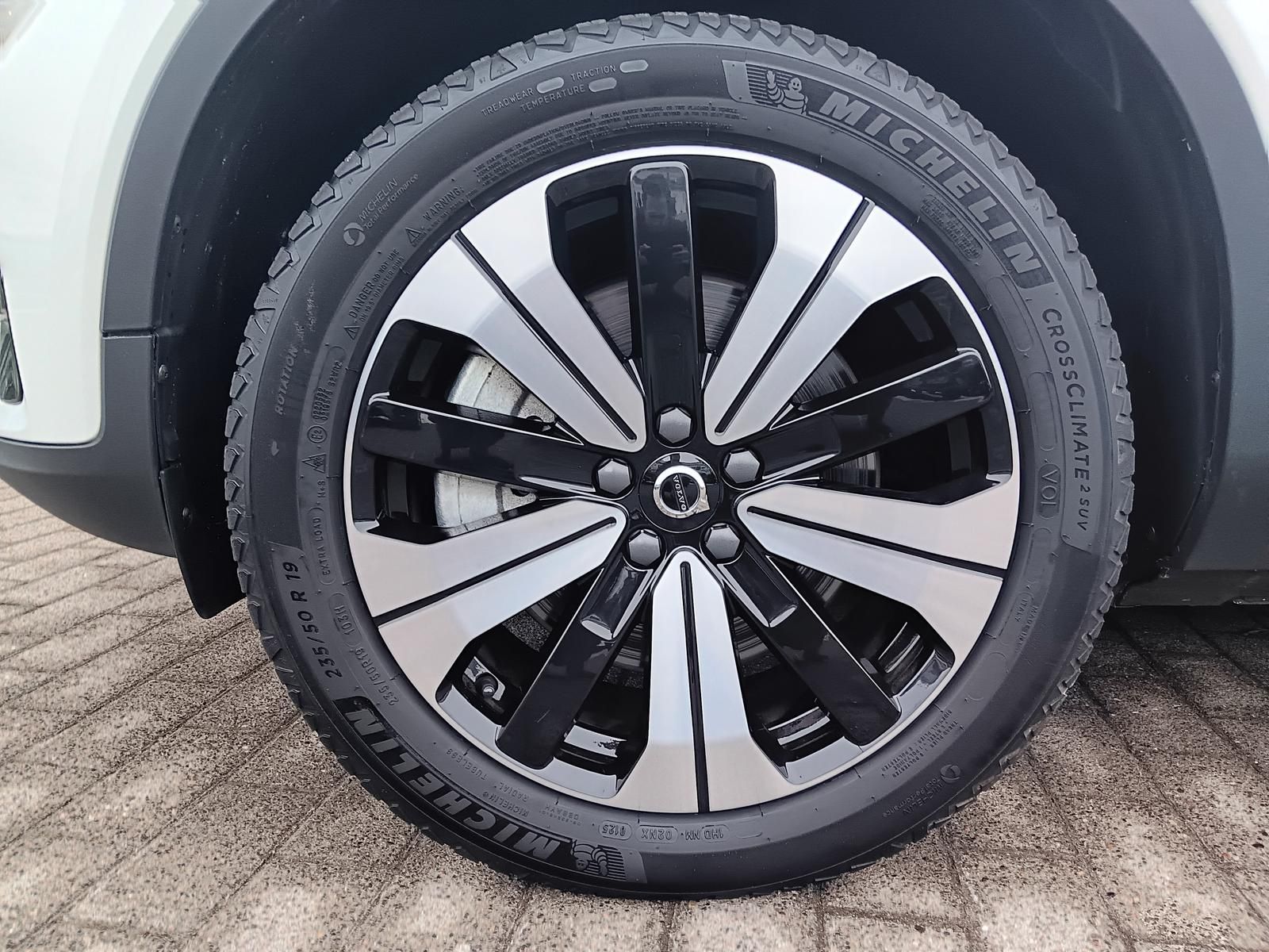 Fahrzeugabbildung Volvo XC40 Core Recharge Pure Electric 2WD