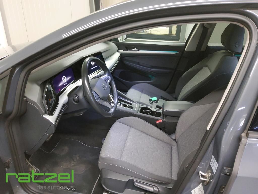 Fahrzeugabbildung Volkswagen Golf VIII Life 2.0 TDI DSG Navi AHK Kamera ACC L