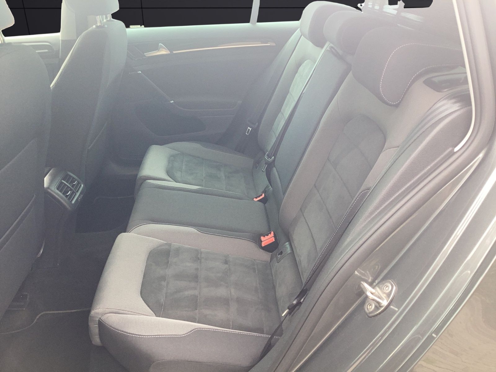 Fahrzeugabbildung Volkswagen Golf VII Variant TDI Highl. DSG LED FAP+ DAB Nav