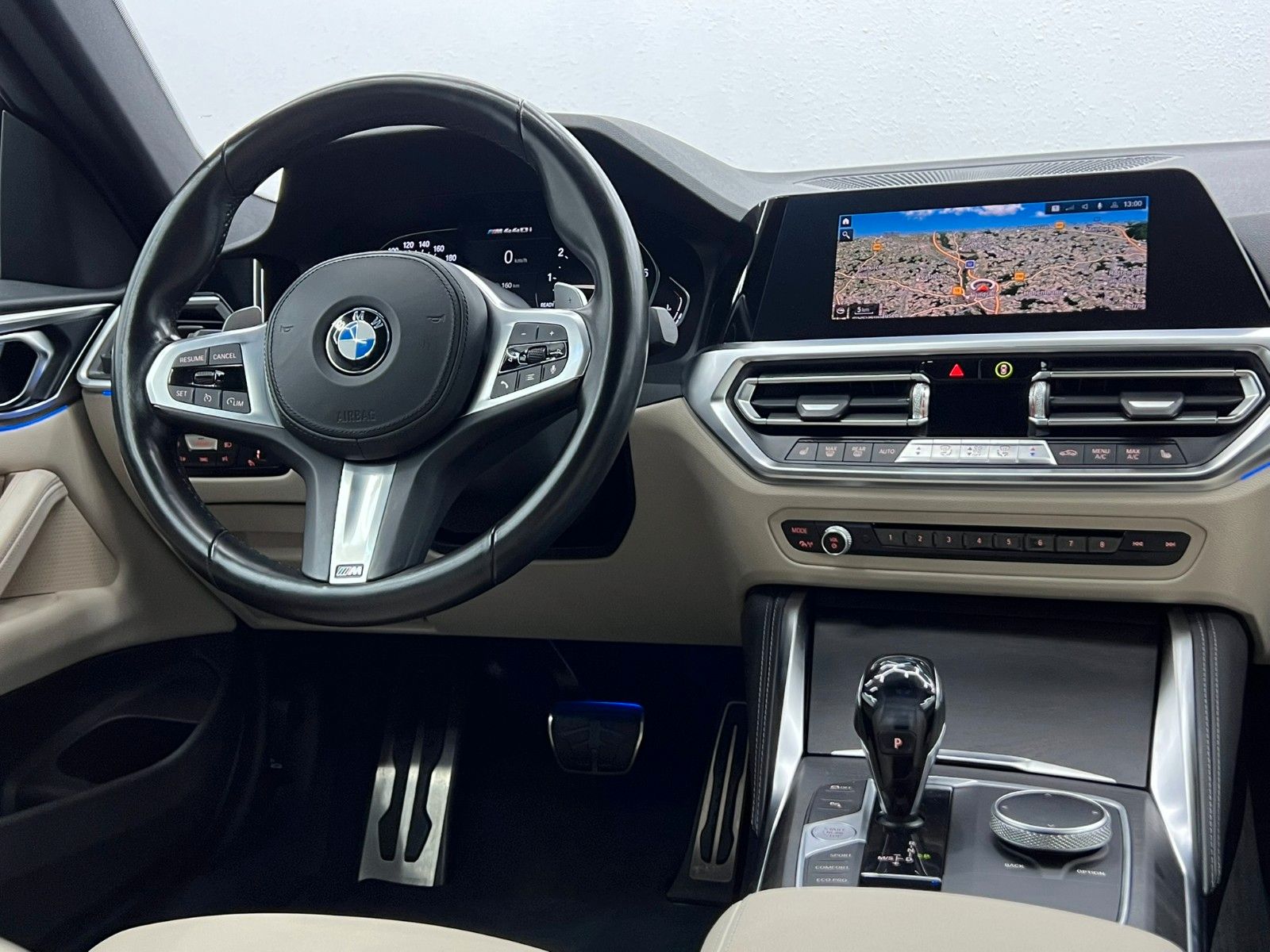 Fahrzeugabbildung BMW M440 i xDrive/LED/DAB/KAM/MEMORY/BICOLOR 19 ZOLL