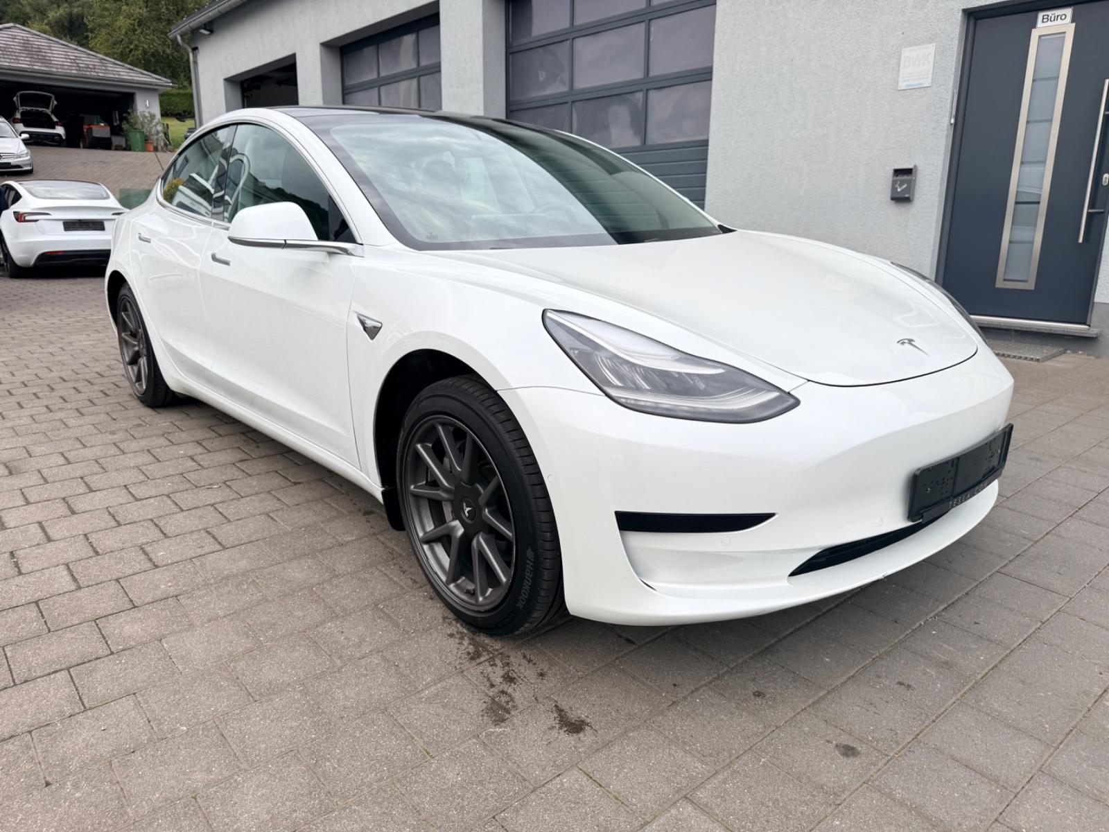 Tesla Model 3 Standard Range Plus | 283 ch | BVA | Toit panoramique | Cuir | Sièges chauffants AV/AR | Attelage amovible