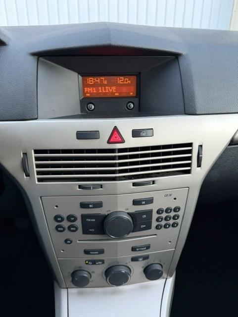 Opel Astra 2007 — photo 14