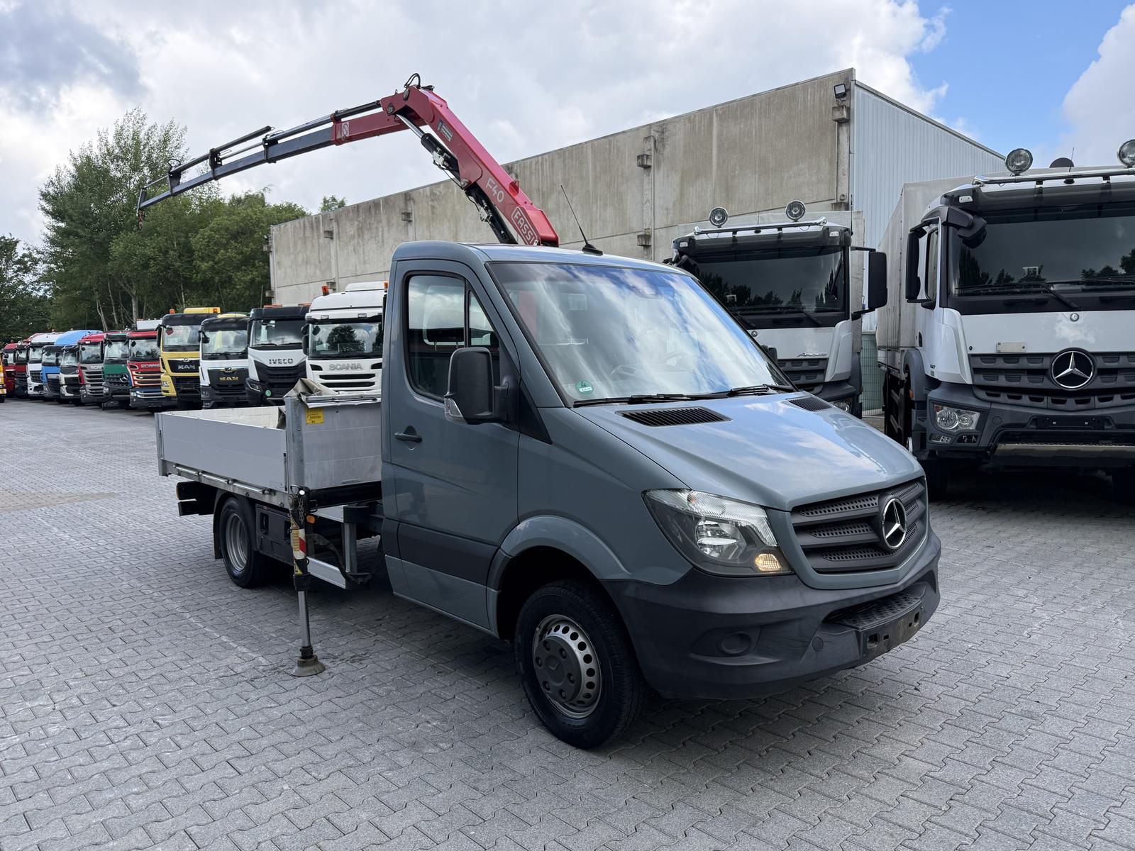 Mercedes-Benz Sprinter 516 Kran Fassi F40