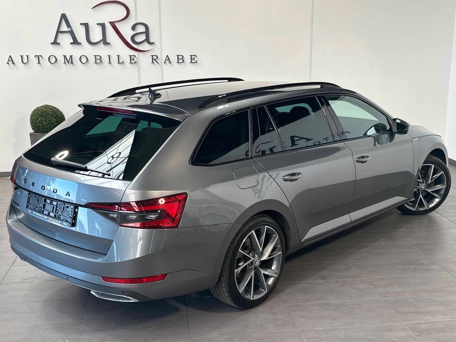 Fahrzeugabbildung SKODA Superb Combi 2.0 TDI DSG Sportline NAV+LED+AHK
