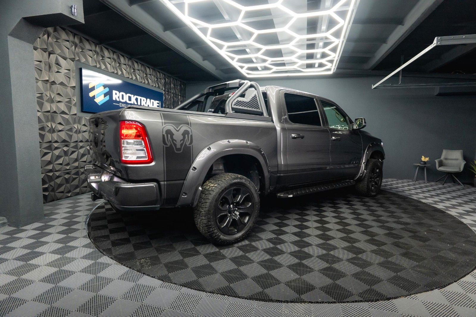 Fahrzeugabbildung Dodge RAM 5.7 V8 HEMI 4x4 OFFROAD Night-Paket *LED*