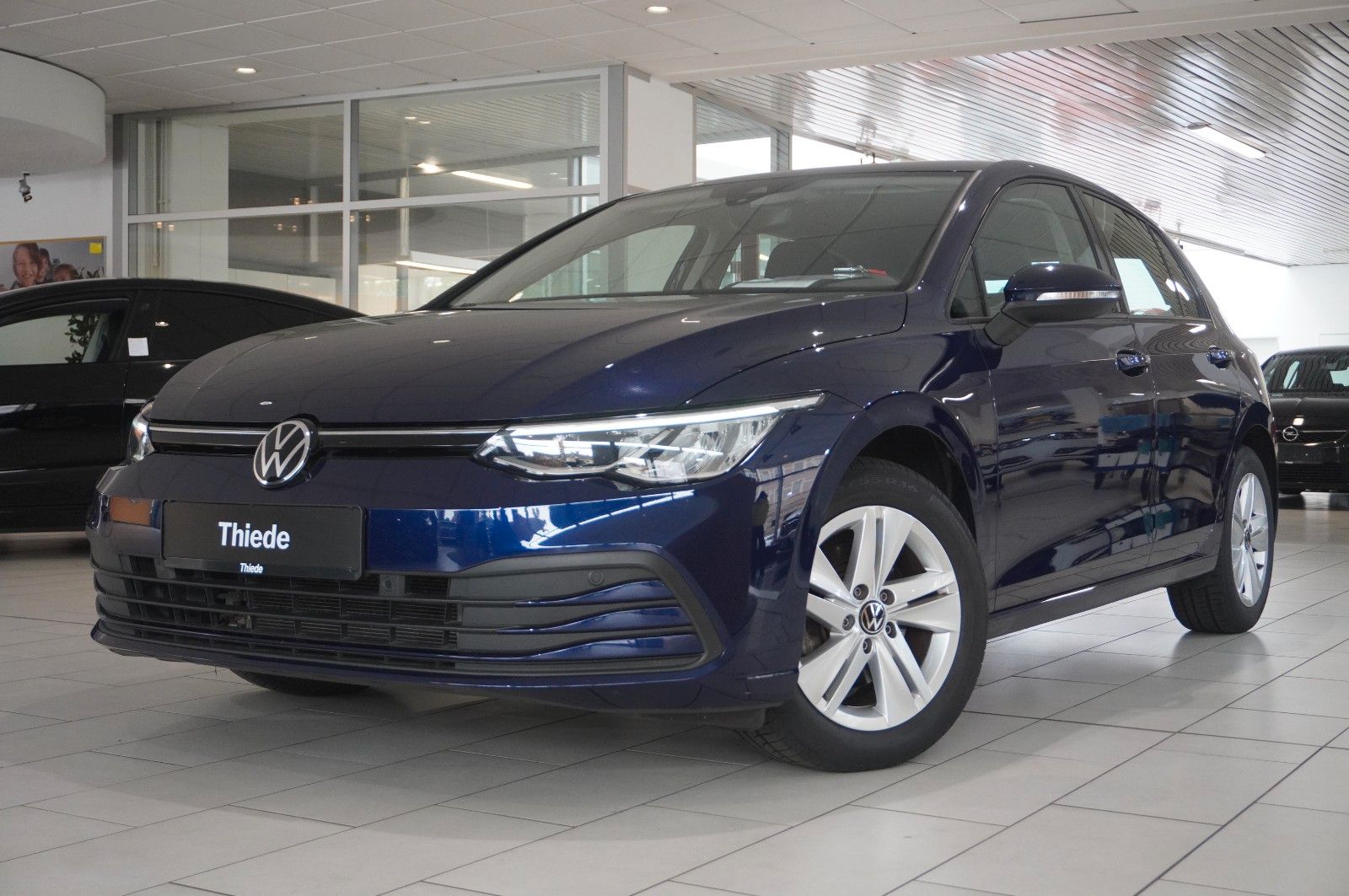 Fahrzeugabbildung Volkswagen Golf VIII Lim. 1.0 E-TSI DSG LIFE NAVI/LED/DAB+