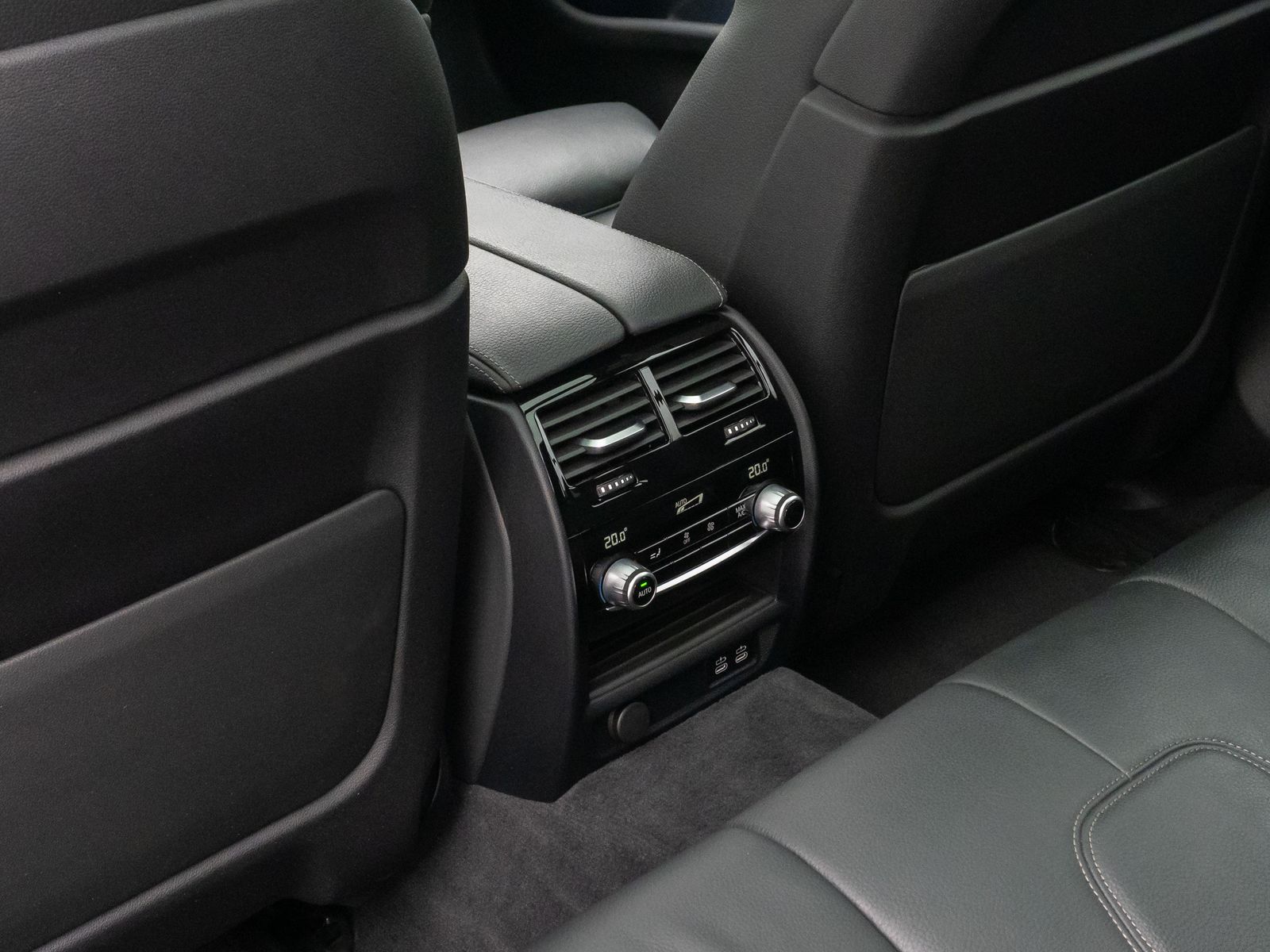 Fahrzeugabbildung BMW 530d  M Sport Panorama Kamera Laser HUD DAB HiFi