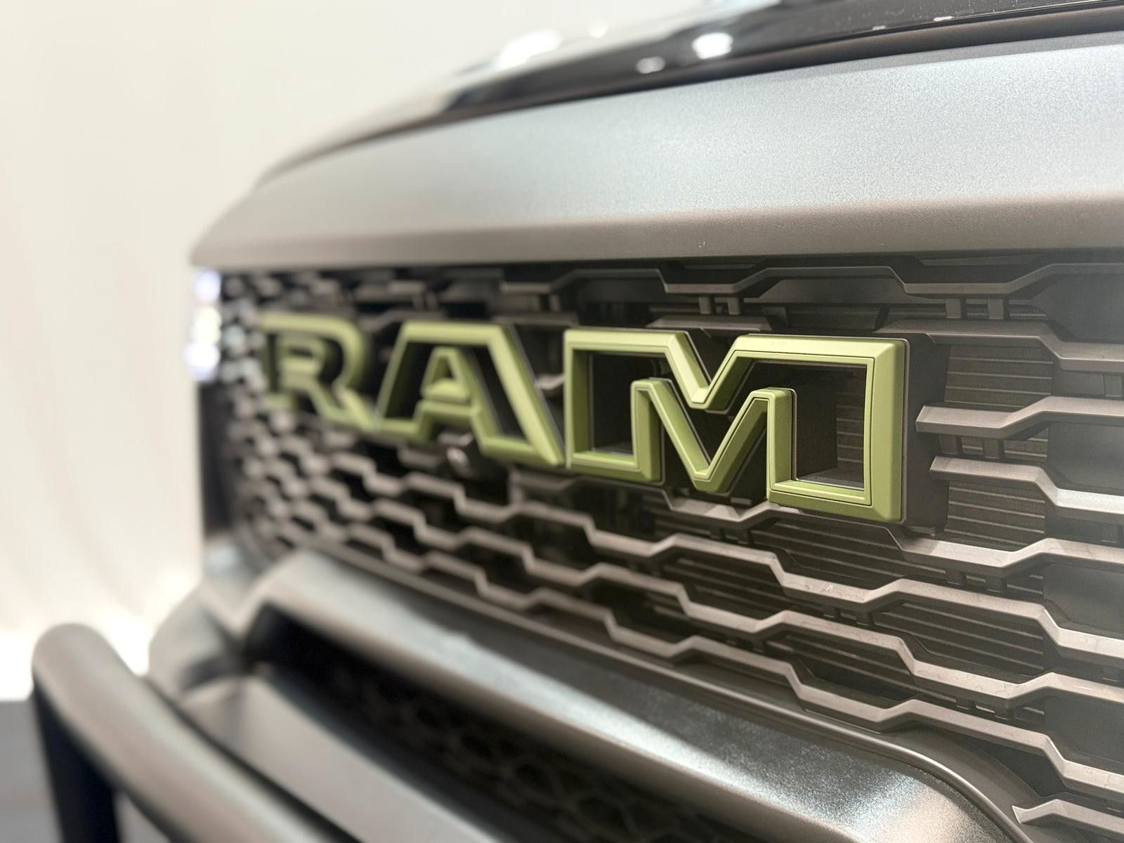 Fahrzeugabbildung Dodge RAM 1500 RHO H/O Olive Edition