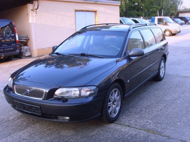 Volvo V70 2.4 T Neuteile für 7000 Euro mit Re