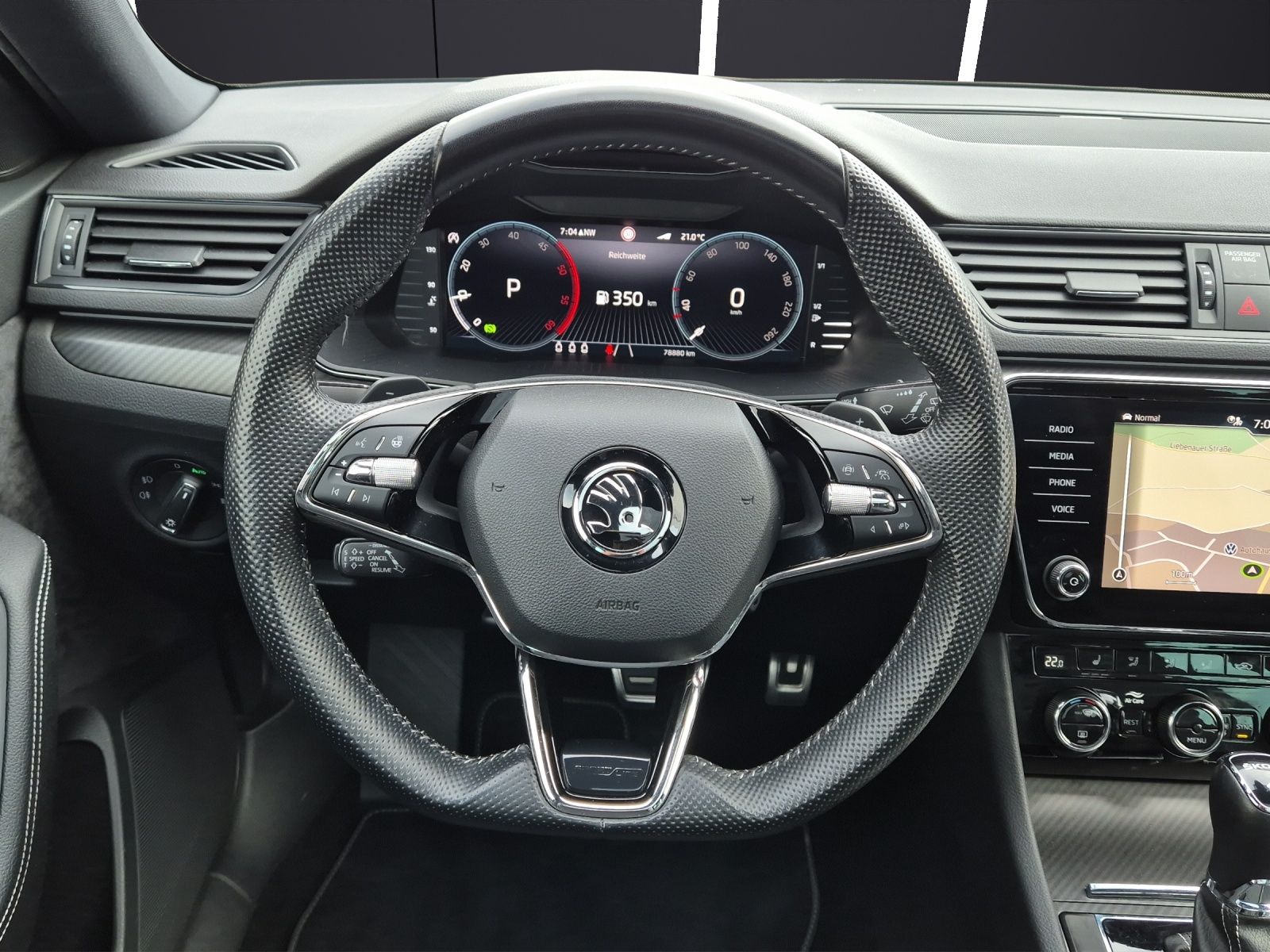 Fahrzeugabbildung SKODA Superb Combi TDI Sportline DSG 4x4 Matrix AHK Na