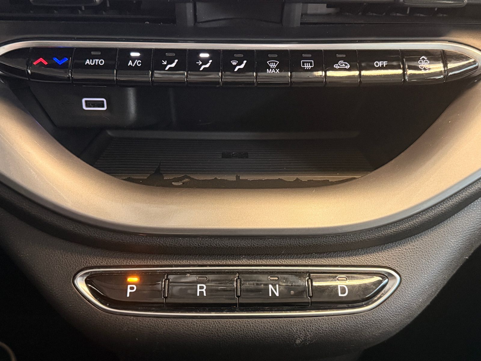 Fahrzeugabbildung Fiat 500e/ 3+1 /LA PRIMA/APPLE/NAVI/KAMERA/LED/LEDER