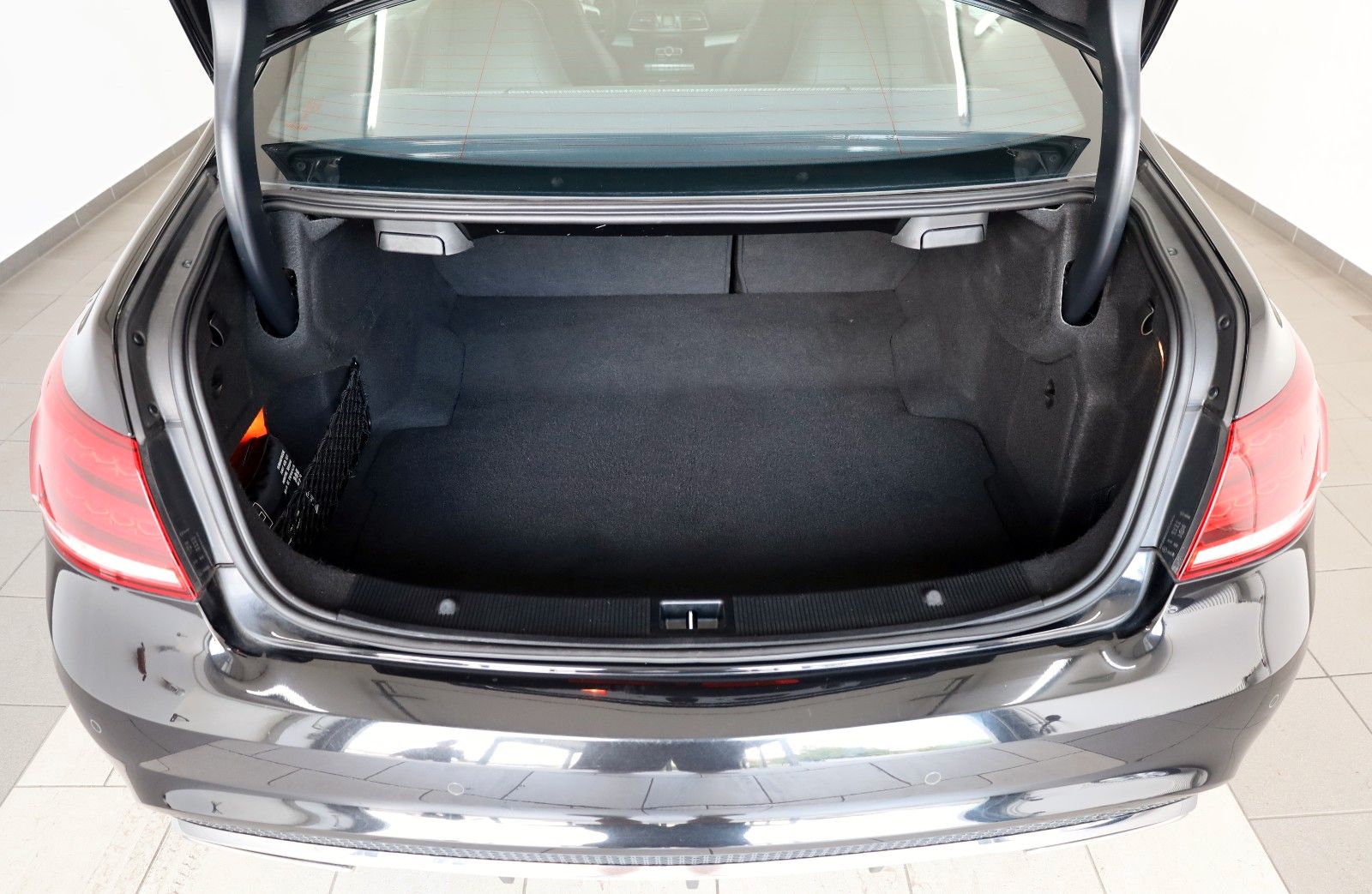 Fahrzeugabbildung Mercedes-Benz E 350d Coupe AMG Line Leder,Navi,LED,Kamera,SH