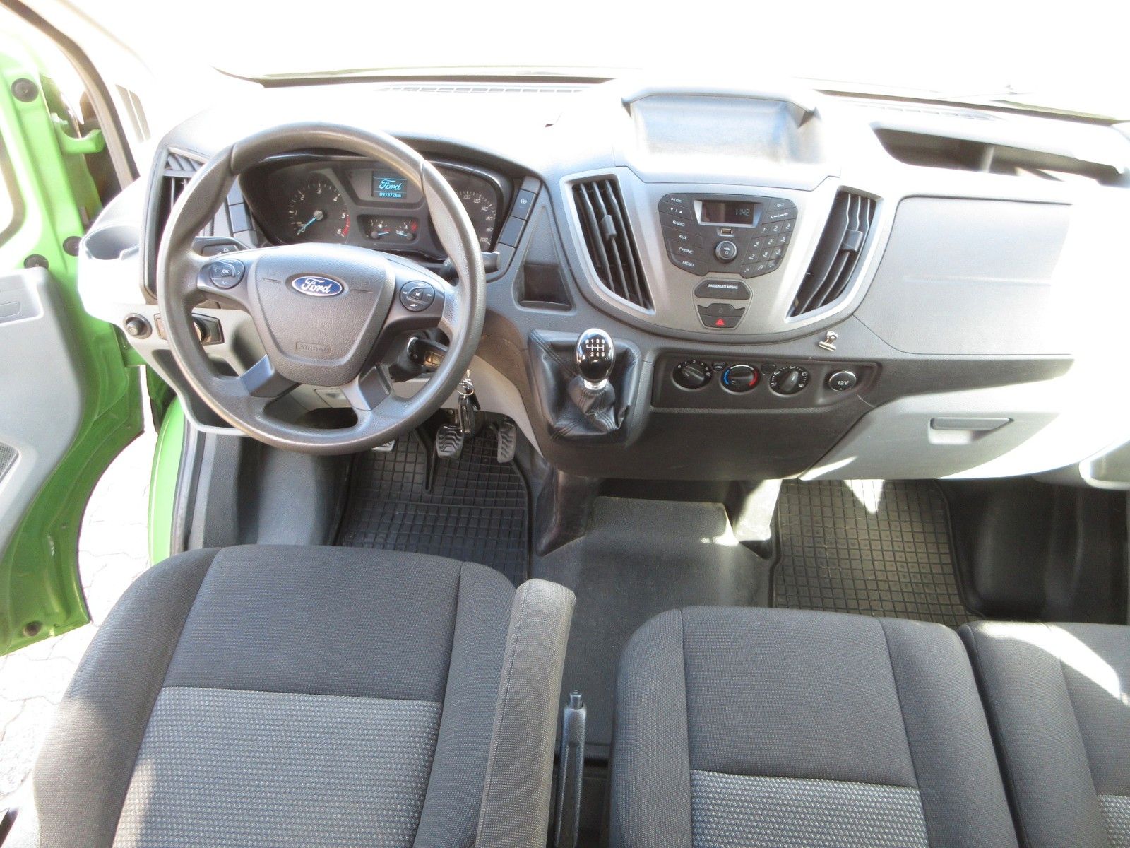 Fahrzeugabbildung Ford Transit Pritsche 350 L4 DoKa/AHK 3,5 to/7-Sitz