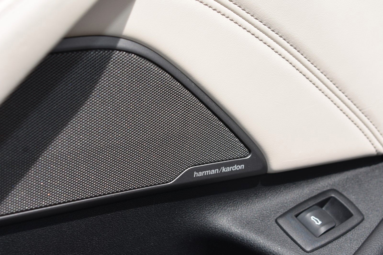 Fahrzeugabbildung BMW 530d Touring xDrive M Sport HUD AHK H&K Panorama