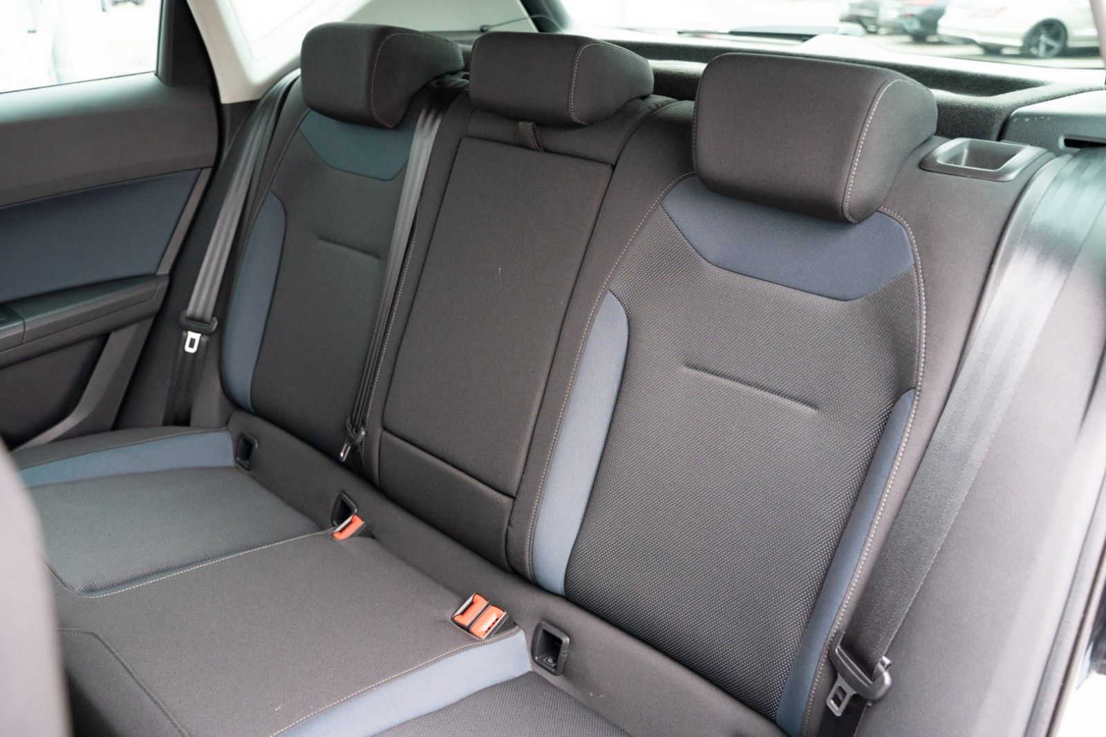 Fahrzeugabbildung SEAT ATECA STYLE 1.0 TSI LED 1.HD CARPLAY WENIG KM