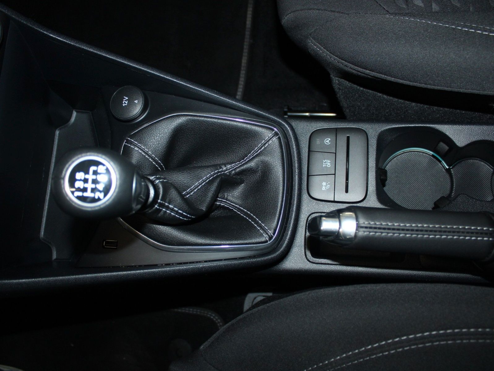 Fahrzeugabbildung Ford Fiesta MHEV Titanium 5-trg Klima LED WinterPaket