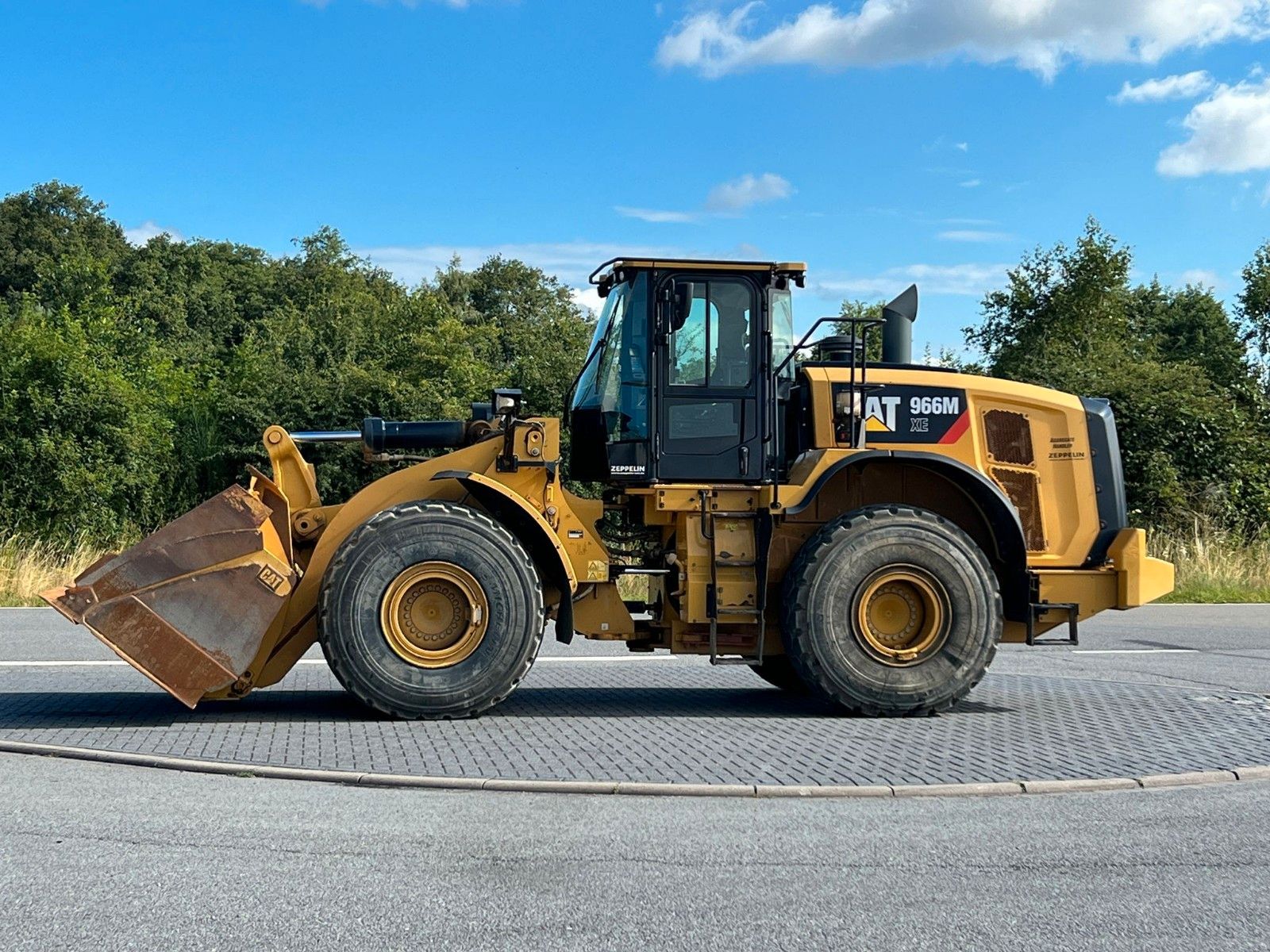 Fahrzeugabbildung CAT 966M XE 4x4 Radlader,Waage ,ZSA