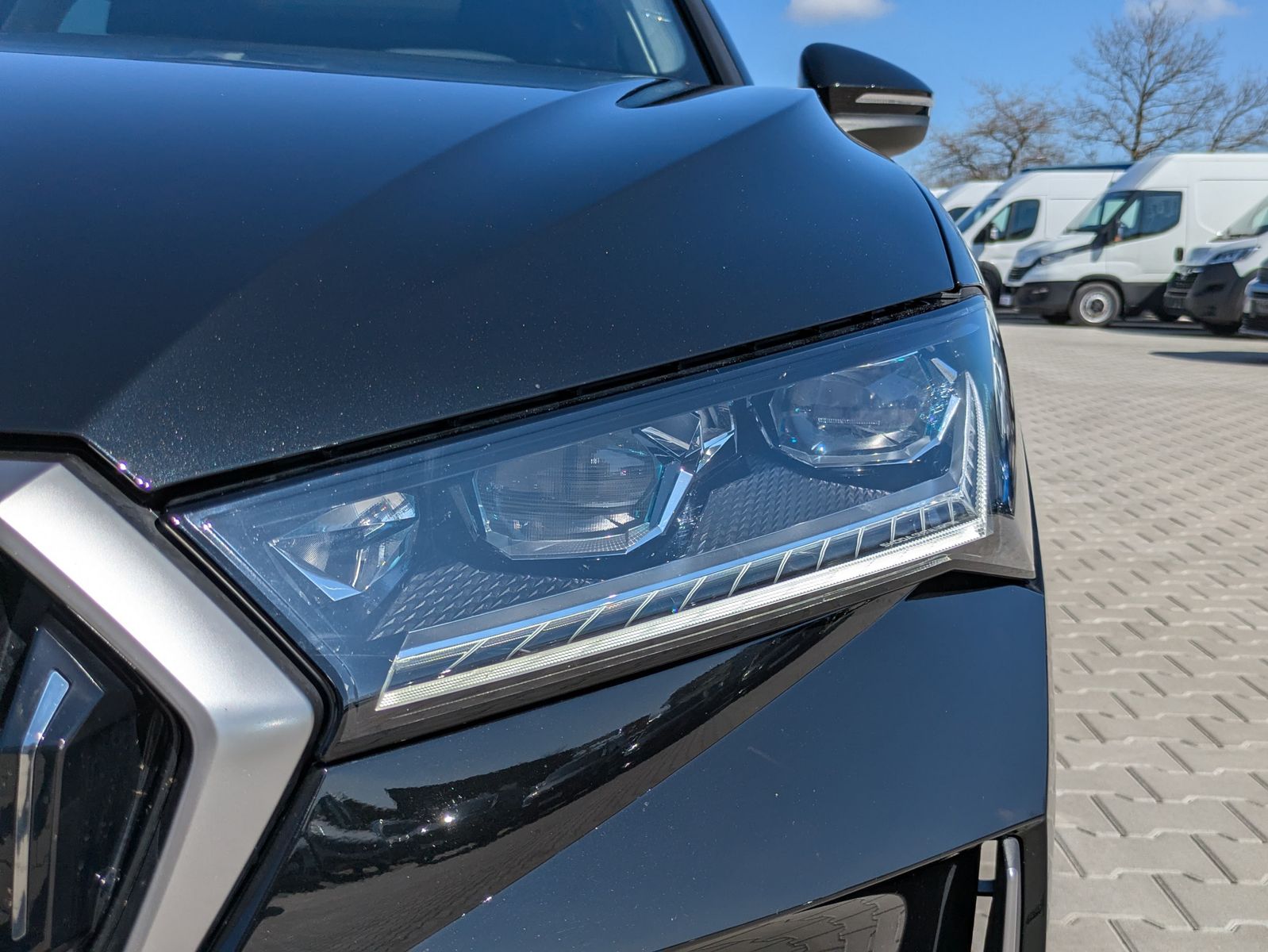 Fahrzeugabbildung SKODA Superb 2.0 TDI 4x4 Selection MATRIX*AHK*PANO*19"