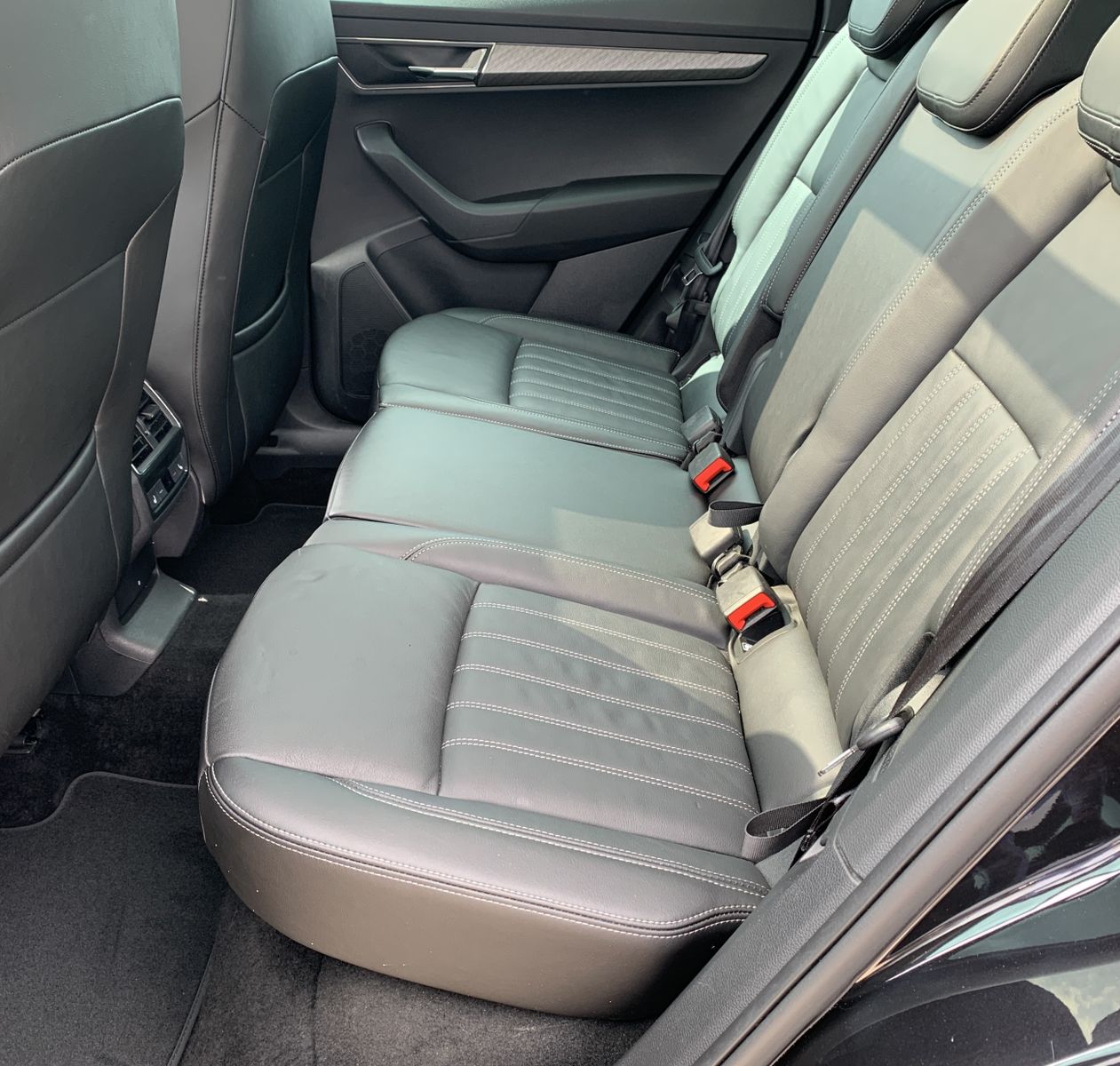 Fahrzeugabbildung SKODA Karoq 2.0 TDI*4x4*AHK*STHZ*Leder*360°Cam*Pano*