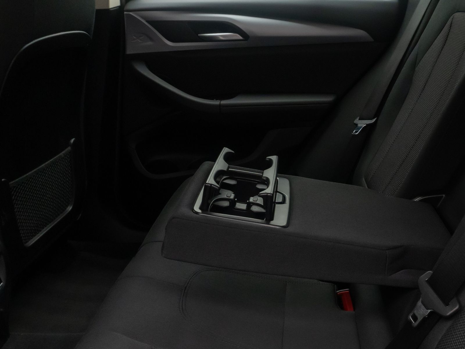 Fahrzeugabbildung BMW X3 xD30e Kamera HUD DAB Komfort Sport LED 18Zoll